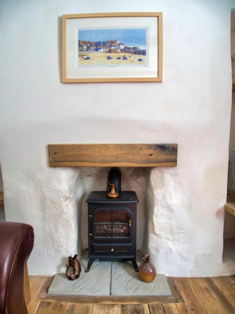 Knocker Cottage: Cozy 3-Bedroom Retreat Near Beaches Camborne Exterior photo