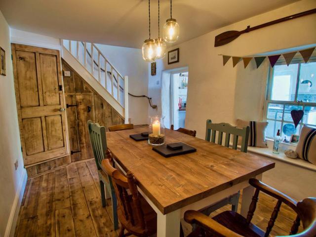 Knocker Cottage: Cozy 3-Bedroom Retreat Near Beaches Camborne Exterior photo