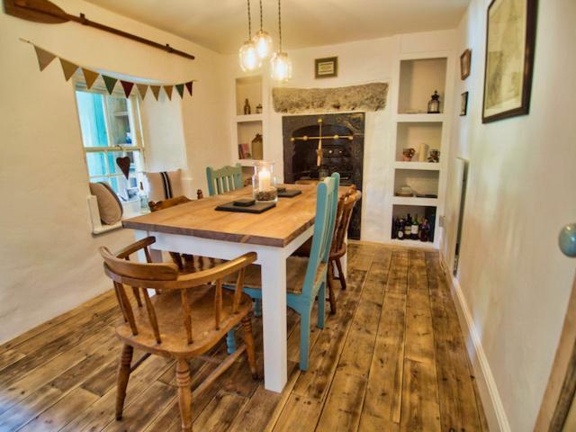 Knocker Cottage: Cozy 3-Bedroom Retreat Near Beaches Camborne Exterior photo