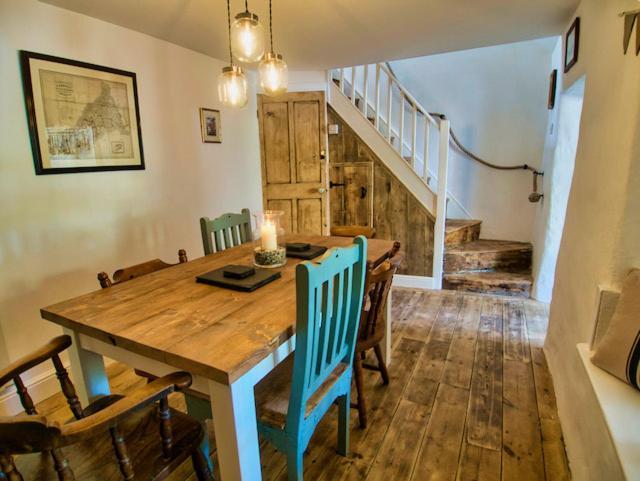 Knocker Cottage: Cozy 3-Bedroom Retreat Near Beaches Camborne Exterior photo