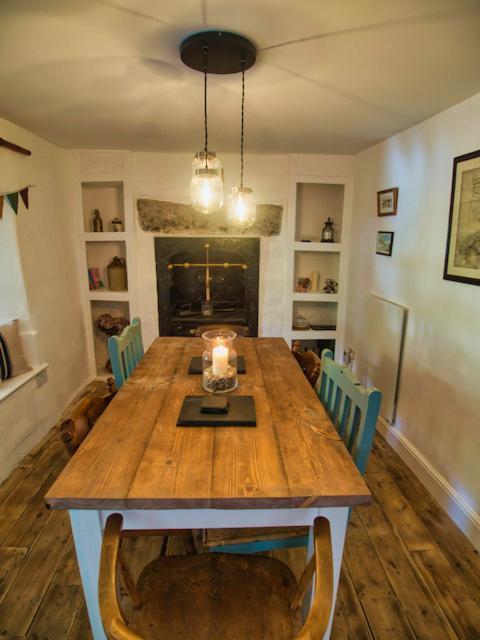 Knocker Cottage: Cozy 3-Bedroom Retreat Near Beaches Camborne Exterior photo