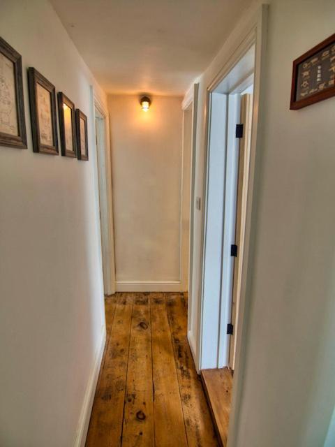 Knocker Cottage: Cozy 3-Bedroom Retreat Near Beaches Camborne Exterior photo