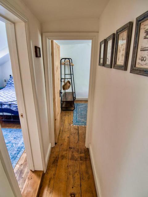 Knocker Cottage: Cozy 3-Bedroom Retreat Near Beaches Camborne Exterior photo